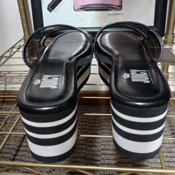 Platform Sandals. Juicy Couture. 9 M. Black & White. NWT - Picture 7 of 9